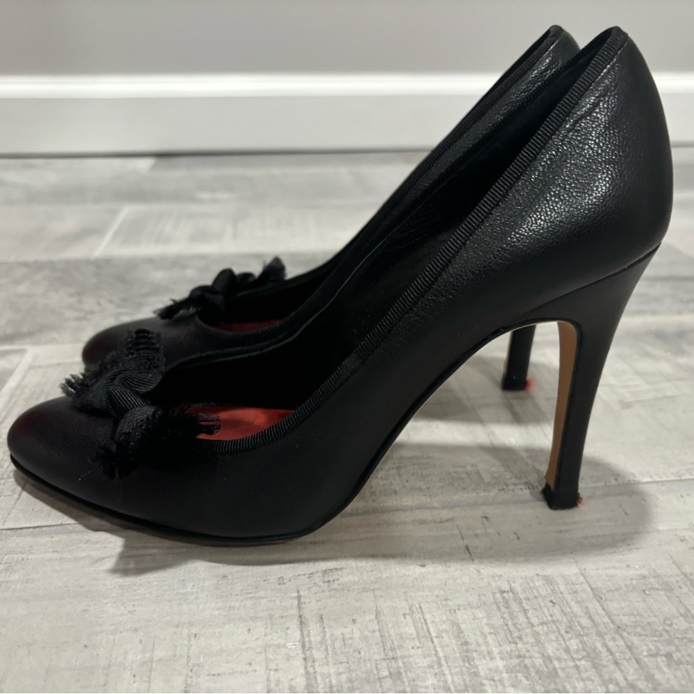 Carolina Herrera pumps